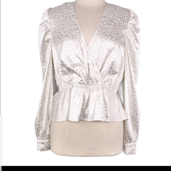 Chelsea. 28 women Top - Picture 3 of 14